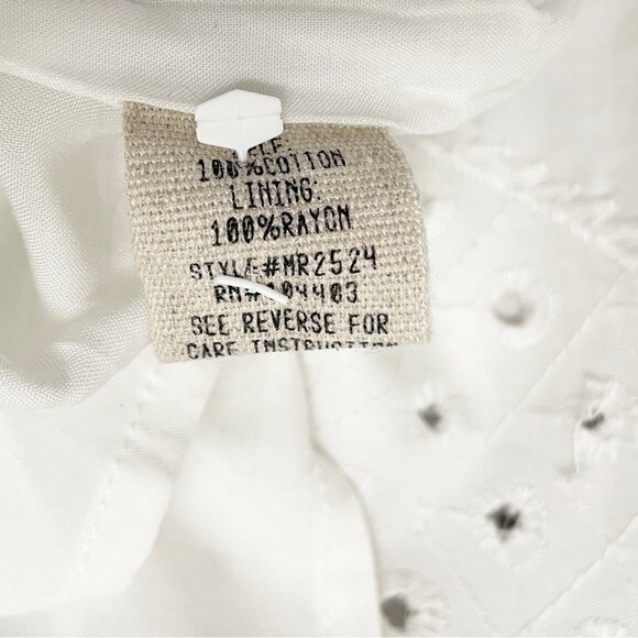 Moon River Embroidered Eyelet Scalloped Hem Boho Top White & Blue Size Small - Picture 10 of 12